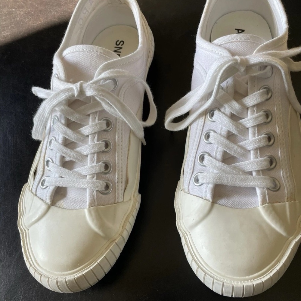 A.P.C. Women’s Classic French Brand White Canvas Sneakers-Size 40 EU-9.5/10 USA